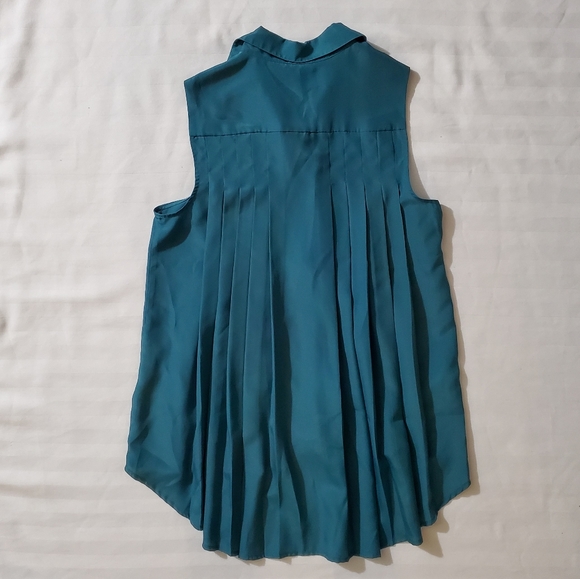 BCBGeneration Sleeveless Blouse Top - Picture 2 of 4